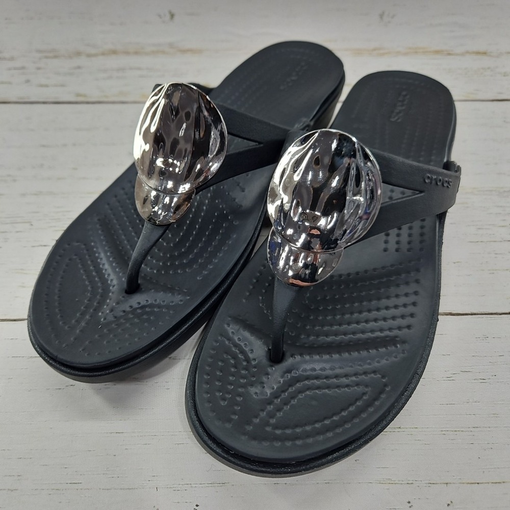 Crocs Sanrah 11 Black Hammered Metallic Circles‎ Wedge Sandals 205734